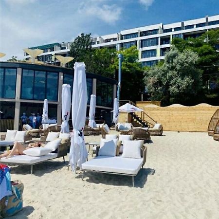 у моря на пляже однокомнатные апартаменты 39 метров купаемся в море Одесса Экстерьер фото